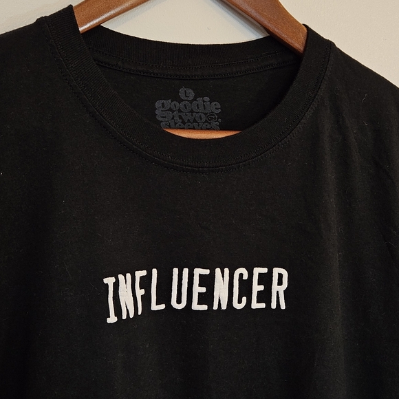 INFLUENCER raised embroidered tshirt - Picture 2 of 3